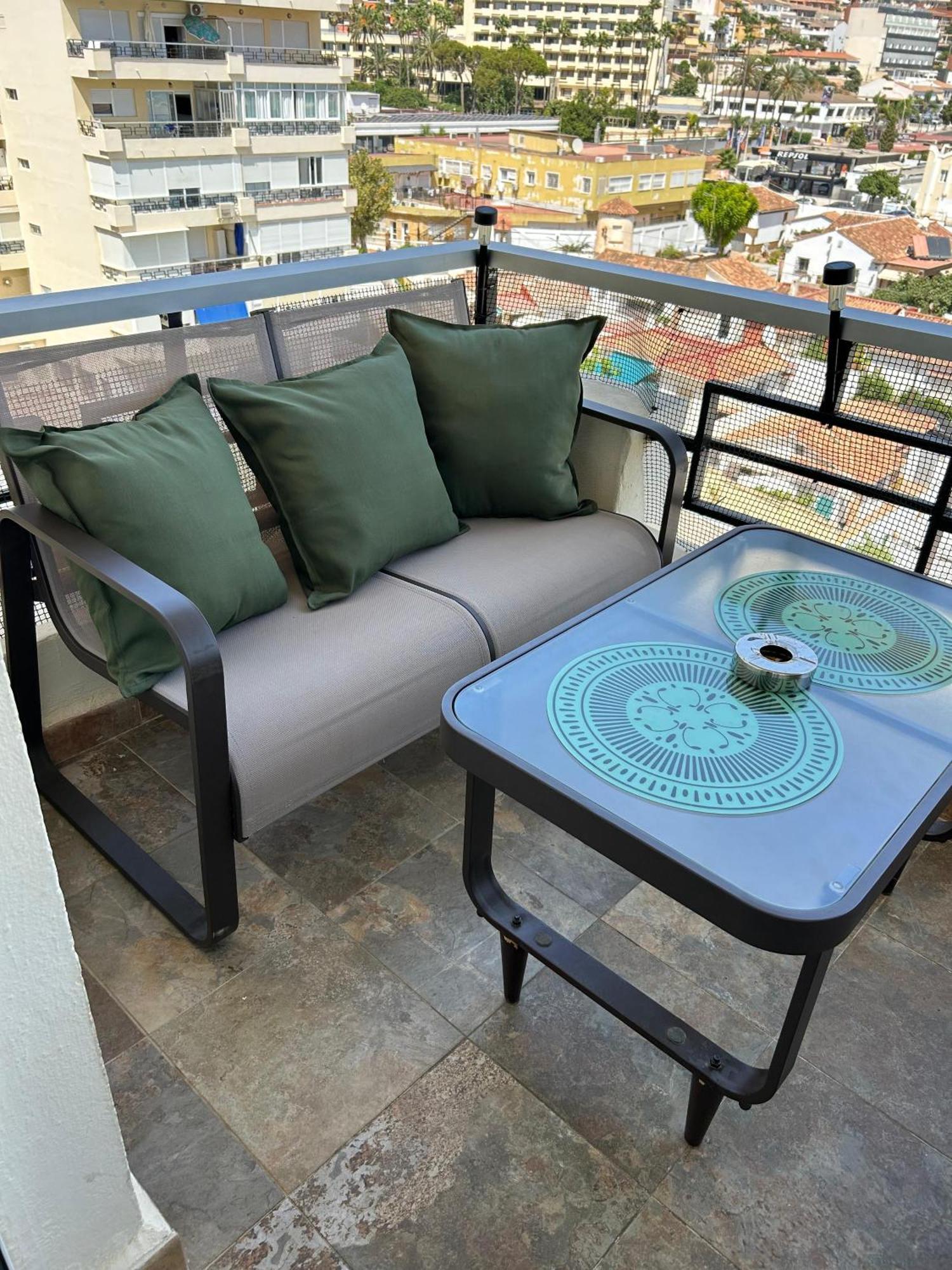 Apartamento Totalmente Reformado Con Piscina Y Jardines Al Lado De La Playa De La Carihuela Torremolinos Exterior foto